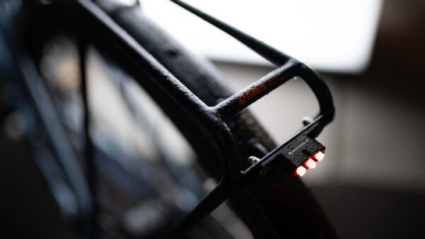 Supernova E3 Tail Light 2 - schwarz | Gepäckträgermontage 12V FR – Bild 2