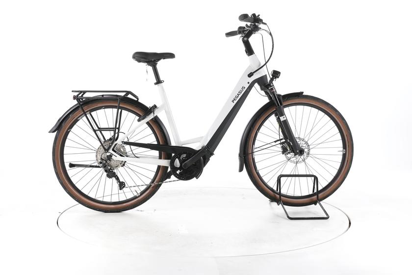 Pegasus Premio EVO Lite Trekking E-Bike Tiefeinsteiger