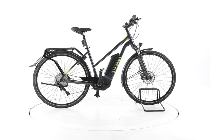 Cube Kathmandu Hybrid pro Trekking E-Bike Tiefeinsteiger