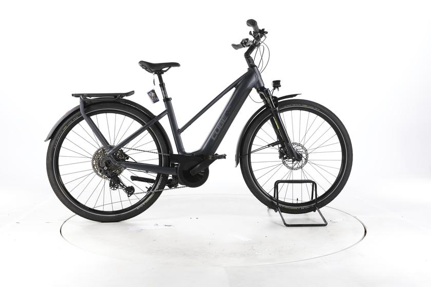 Cube Touring Hybrid Pro Trekking E-Bike 2025