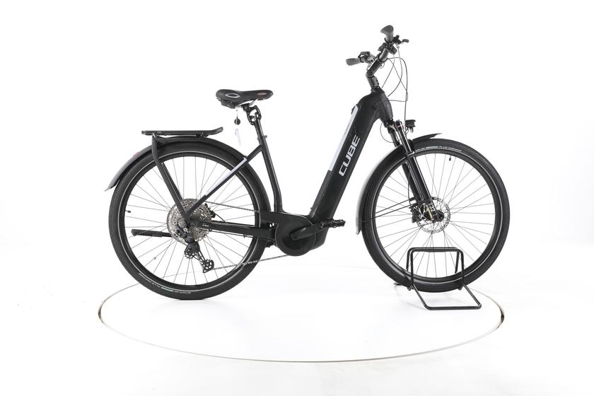 Cube Kathmandu Hybrid EXC Trekking E-Bike Tiefeinsteiger
