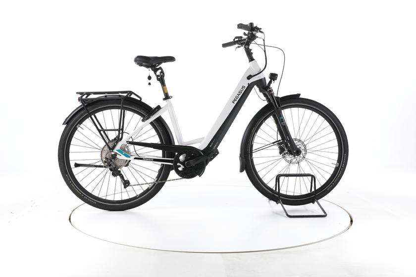 Pegasus Premio EVO Lite Trekking E-Bike Tiefeinsteiger