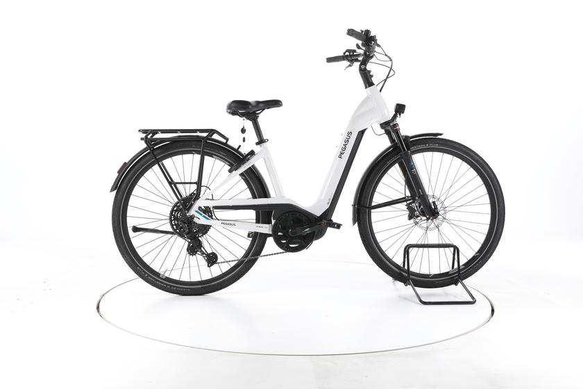 Pegasus Premio Evo 11 Lite Trekking E-Bike Tiefeinsteiger