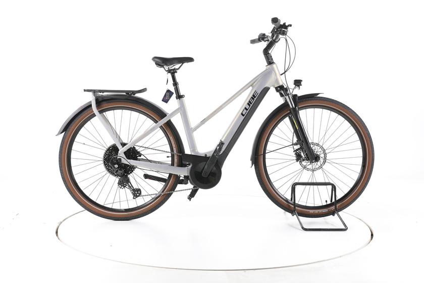 Cube Touring Hybrid Pro 625 Trekking E-Bike